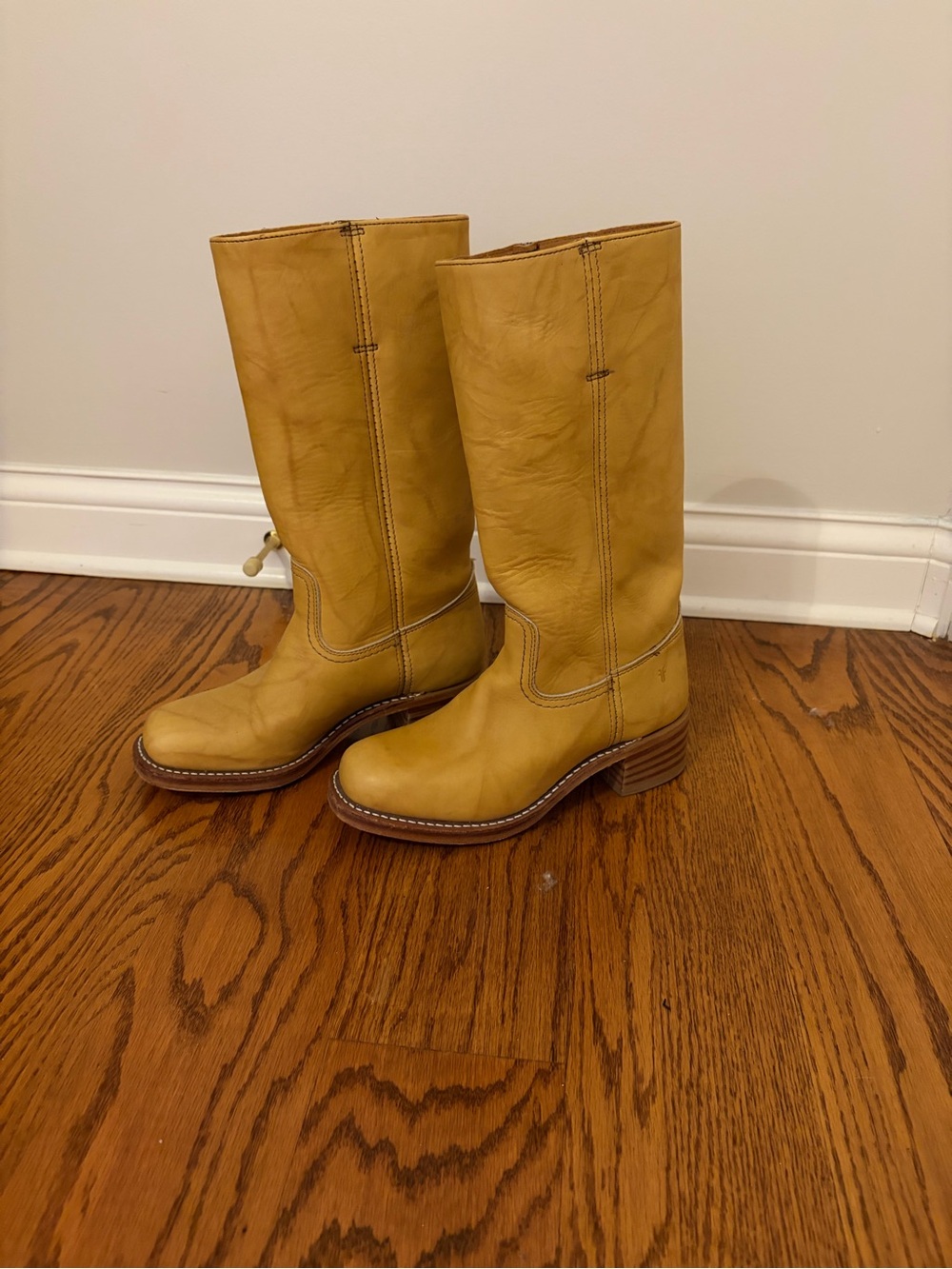 Frye Campus 14L in banana